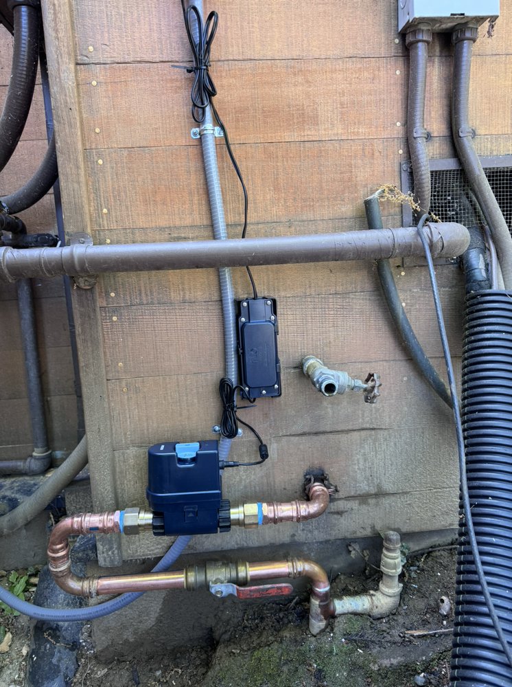 Smart water shutoff valve installation